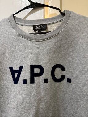 A.P.C. Men's Light Gray Crewneck Sweatshirt with Black Logo, size L